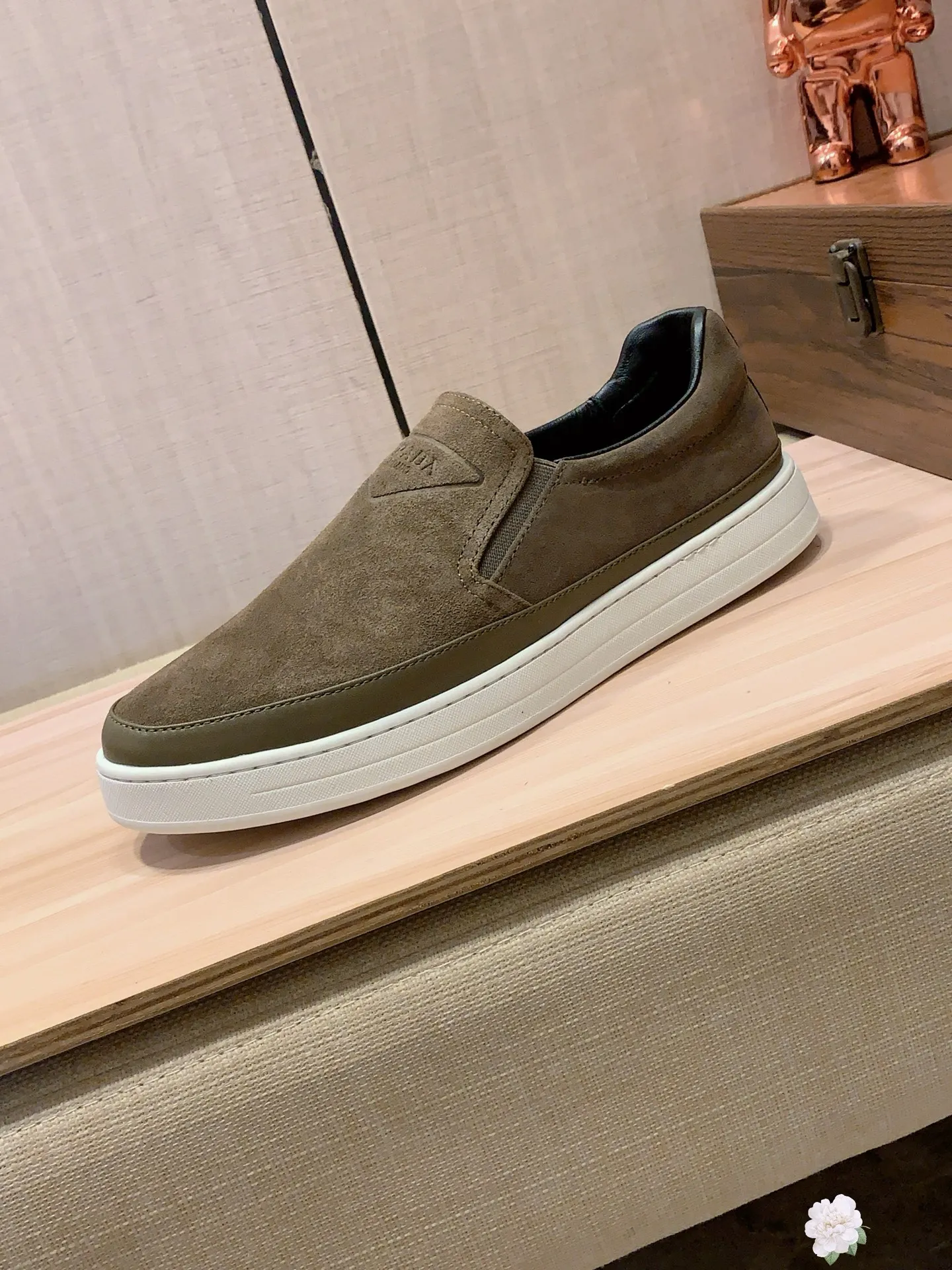 Men's Men's Shoes💰442💰💰🎩🎩[Lightning][Lightning] "PRADA*" The latest and most popular casual shoes, top brand [seduce] luxury ~ purchasing agency, top quality ~. [Strong] The upper is made of imported breathable cowhide with material ➕ breathable sheepskin feet (•) and fine workmanship. The original stylish and stylish soft rubber wear-resistant and non-slip outsole is light and comfortable on the feet. The real thing looks better when photographed. b66: code: 38-44, 4️⃣ colors selected
